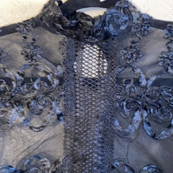 Festival Lace Crop top - Picture 4 of 9